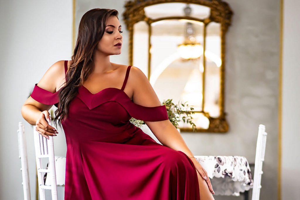 sukienki plus size na studniówkę